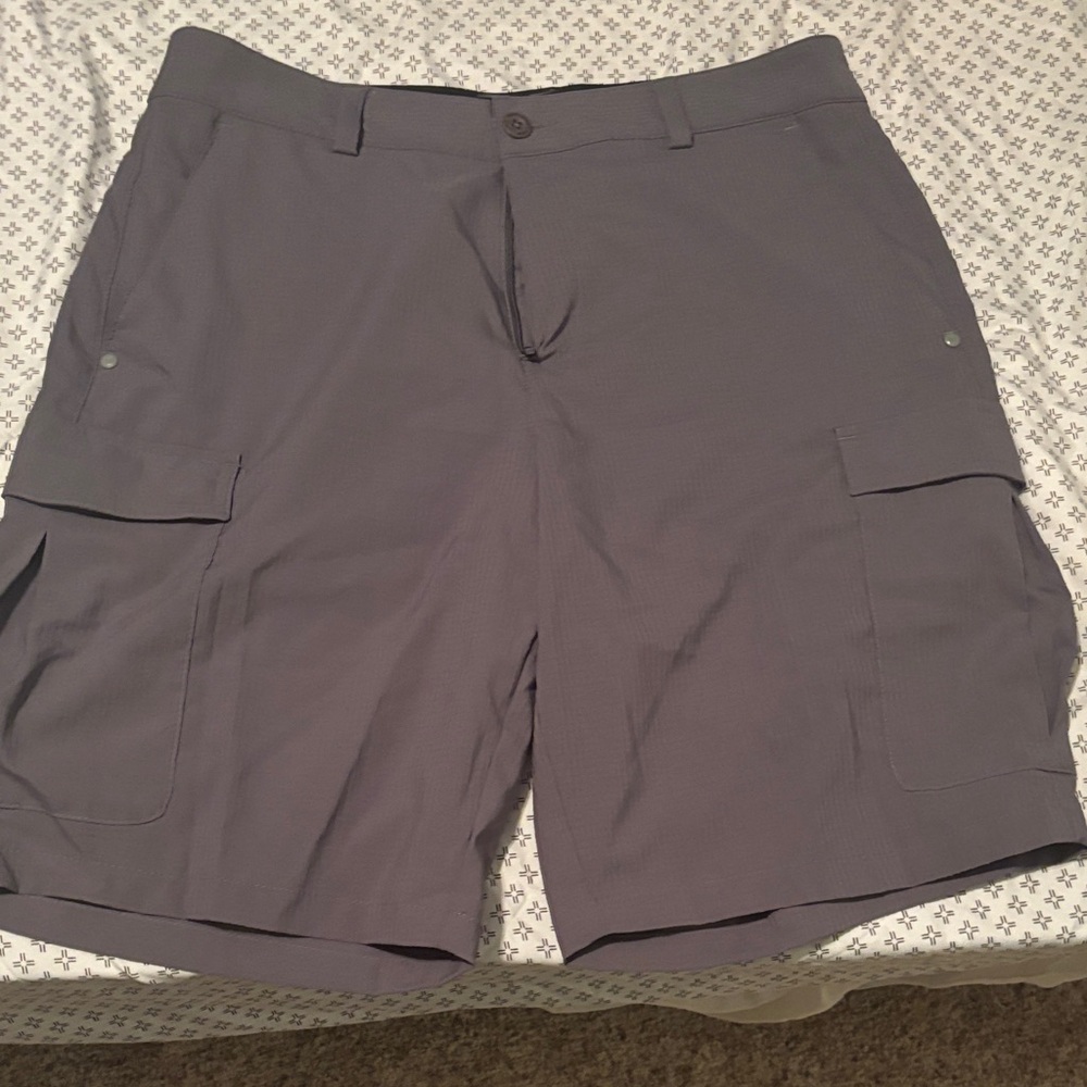 Under Armour Men's Gray Golf/Cargo Shorts 32